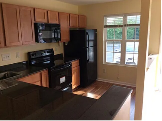 Foto del edificio - 2-Bedroom Townhome in North Raleigh – Available March 15th
