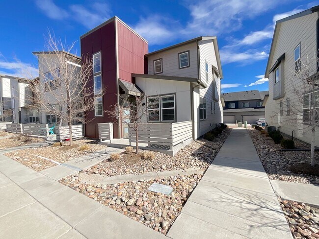 Foto del edificio - 3 Bedroom Townhome Available Near Voyager Pkwy & Interquest Pkwy!