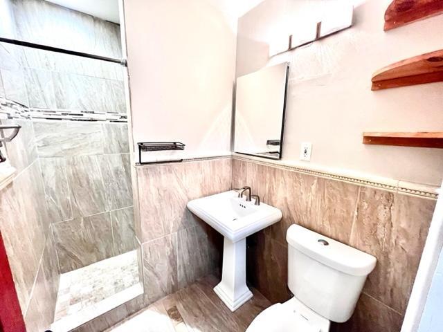 Foto del edificio - 4413 Mission Rd