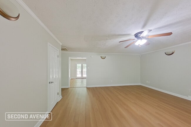 Building Photo - 220 Hunt Ridge Dr