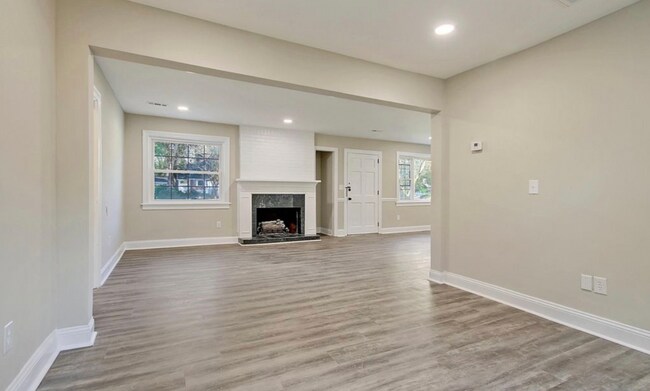 Building Photo - 561 Saint Andrews Blvd