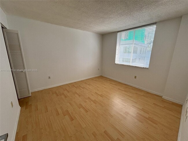 Foto del edificio - 126 SW 17th Rd