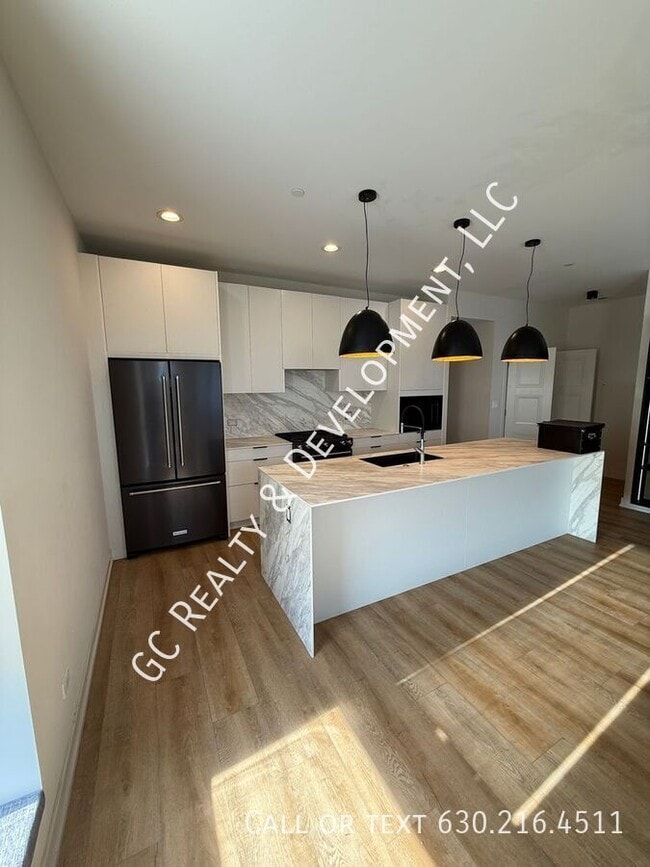 Foto del edificio - 3202 N Kildare Ave