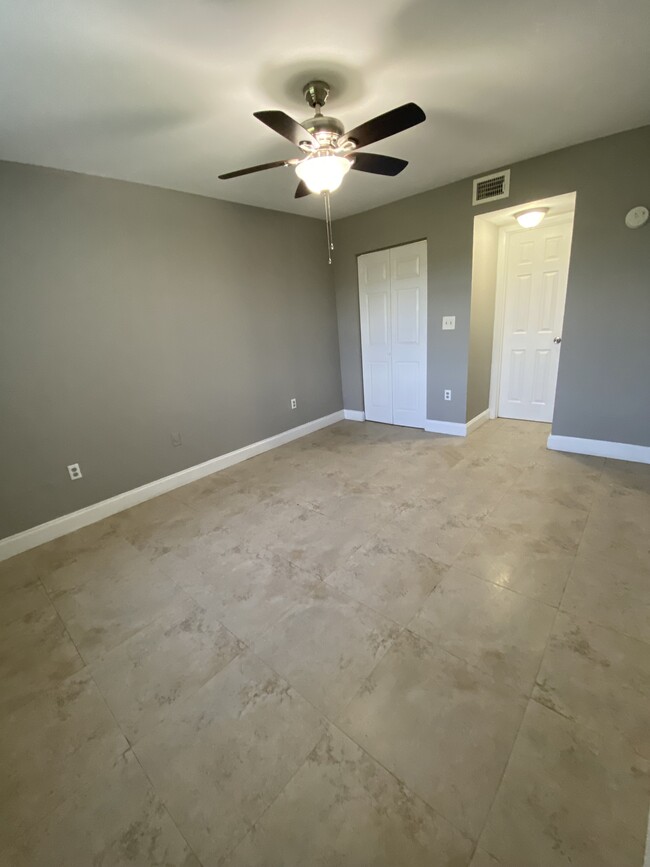 Photo - 2820 N Oakland Forest Dr Apartment