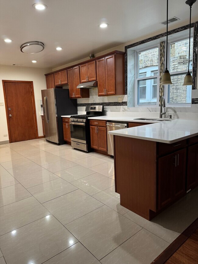 Foto del edificio - 6140 N Mozart St