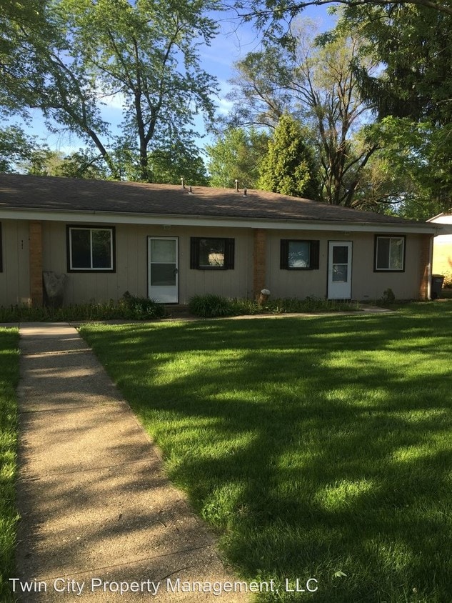 Primary Photo - 905 Princess Dr