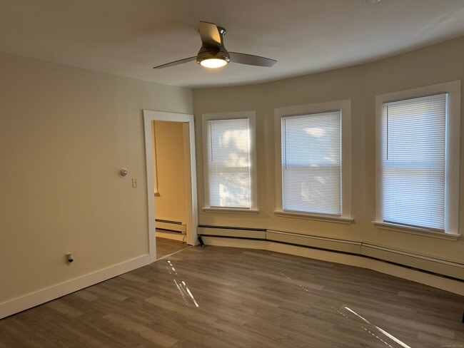 Foto del edificio - 393 Newhall St