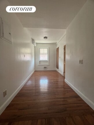 Building Photo - 741 Crown St