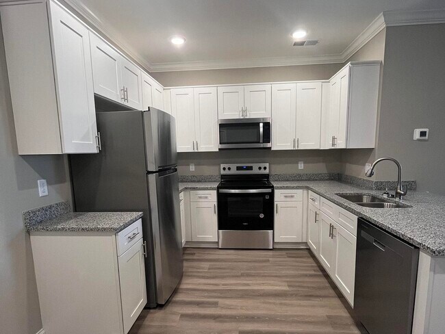 Foto del edificio - 361 Hillview Mls Blvd