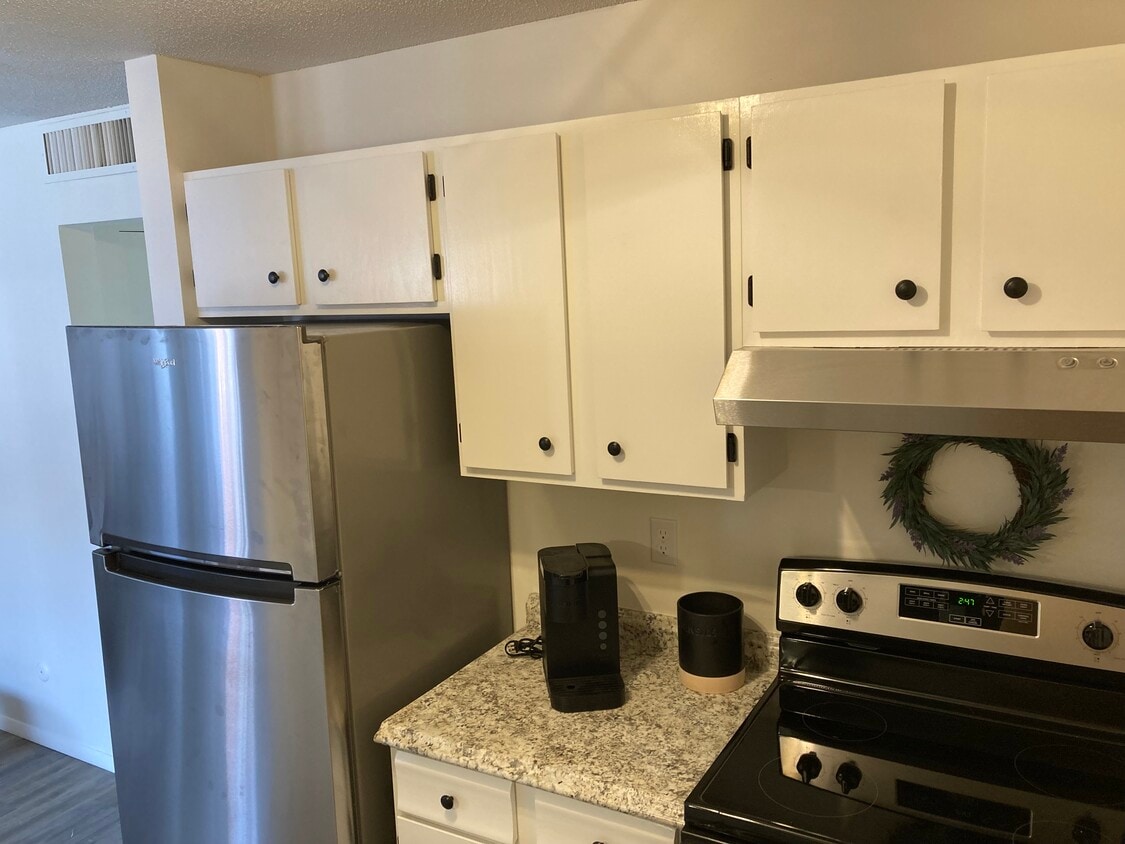 Building Photo - 580 Bookcliff Ave #6