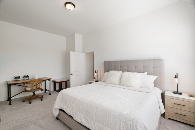 Building Photo - 648 Silver Pear Ct