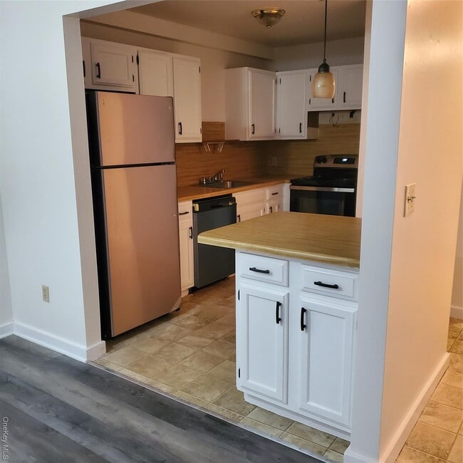 Foto del edificio - 160-166 W Rd