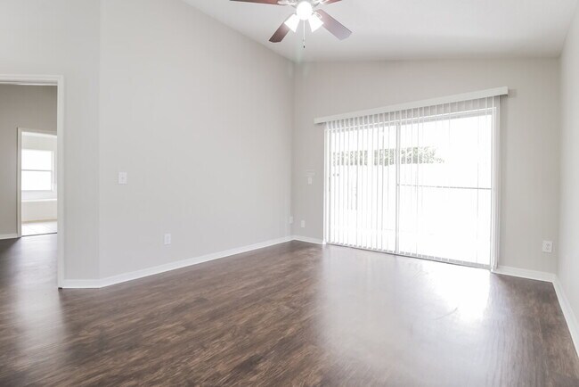 Building Photo - 493 Lancers Dr