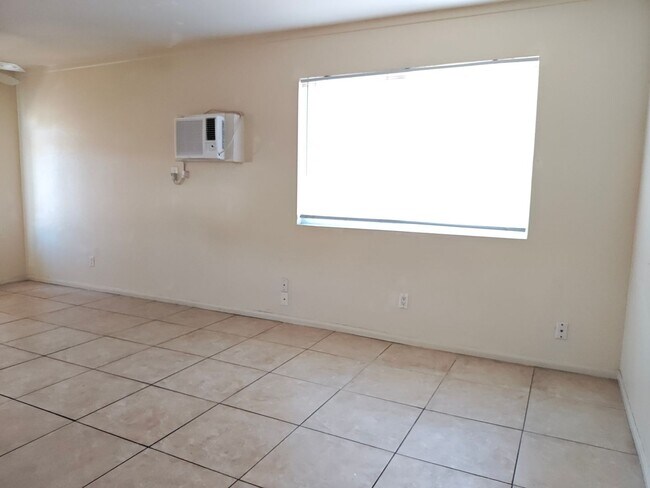Building Photo - 2 bedrooms 1 bath apartment in El Cajon