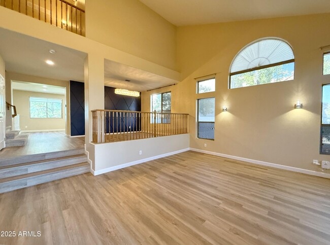 Building Photo - 1432 S Apache Dr