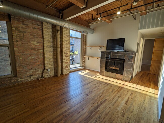 Building Photo - 420 S Clinton St