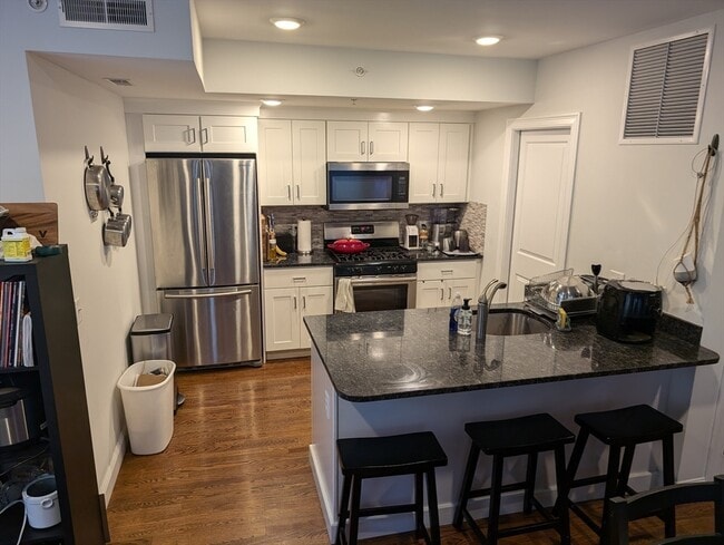 Foto del edificio - 143 Cedar St