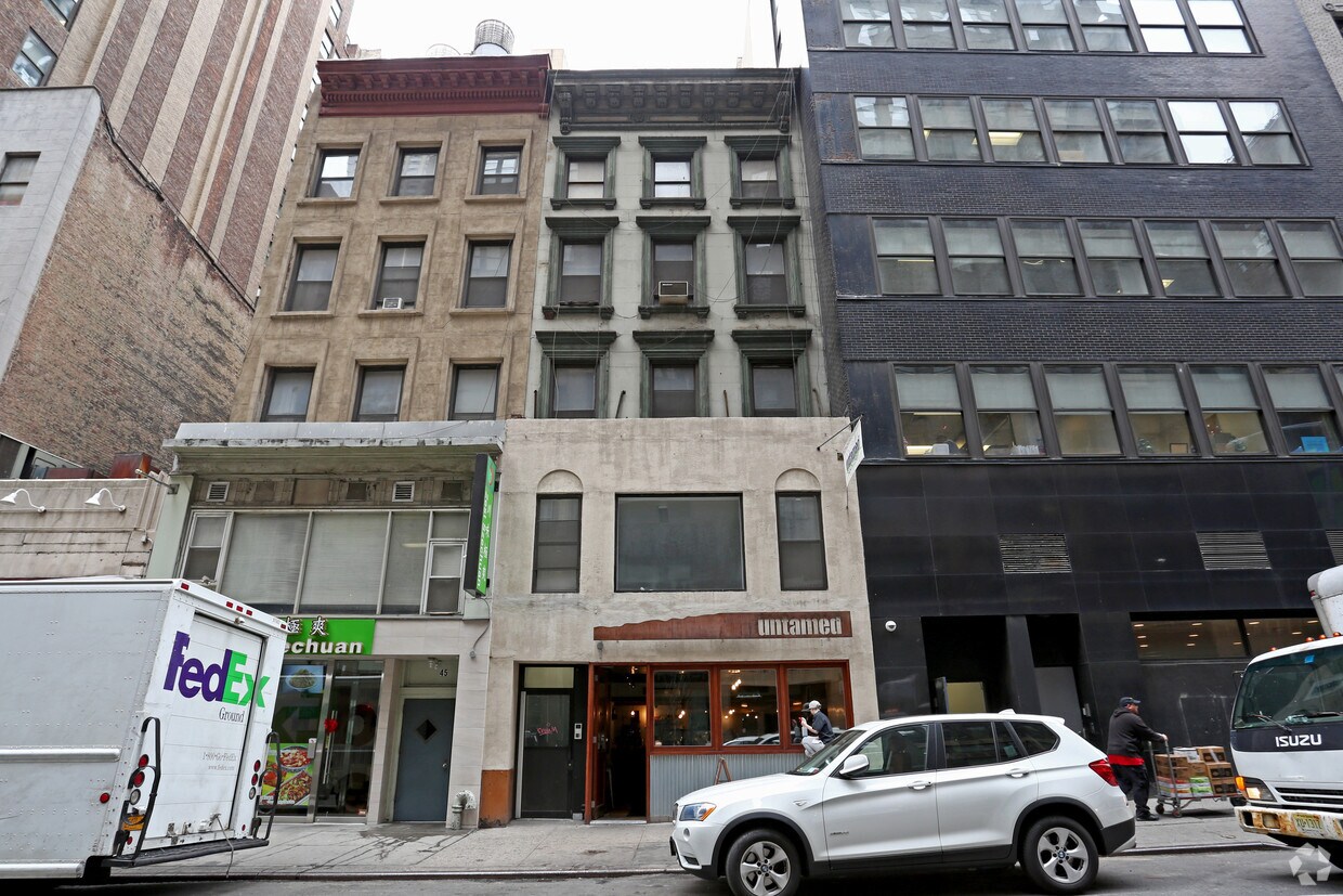 Building Photo - 43 W 39th St
