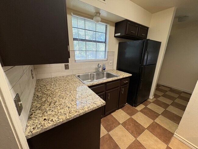 Foto del edificio - 489 Northwood Cir