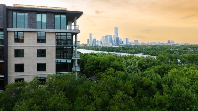 Vista panorámica del lago Austin desde Encore - Encore Lakeside