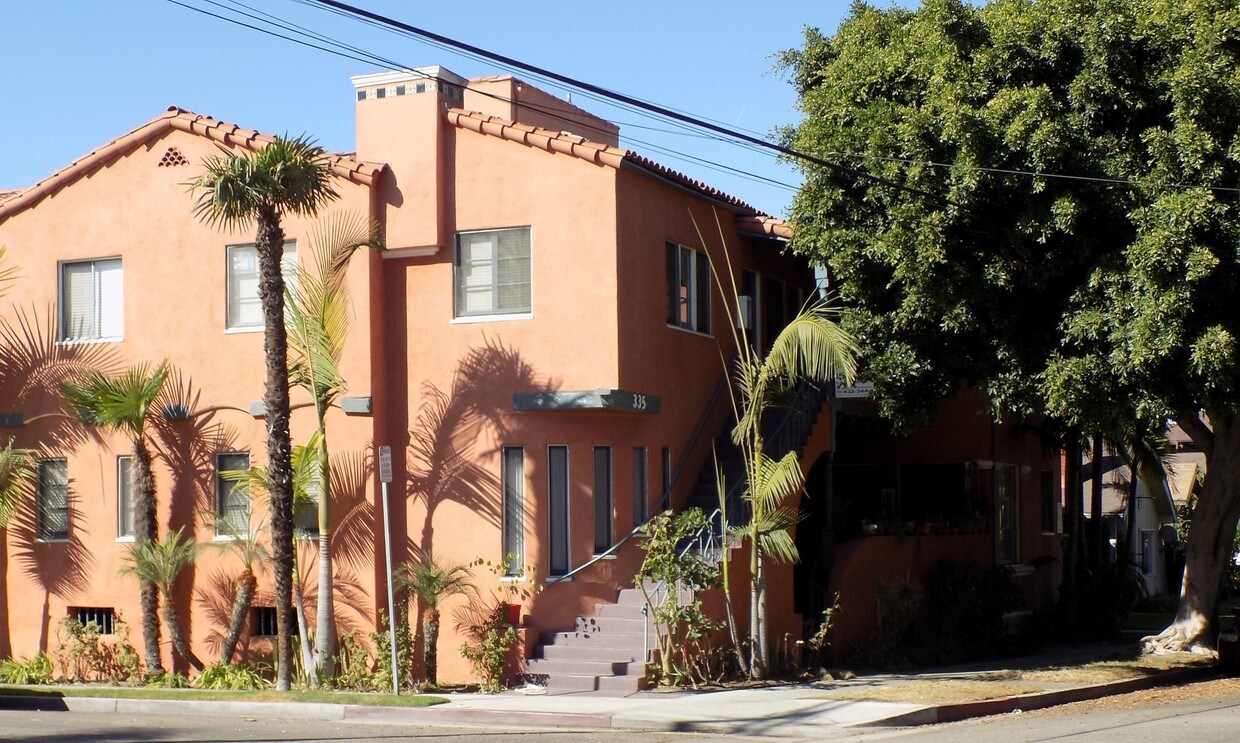 Primary Photo - 2217 E Bermuda St