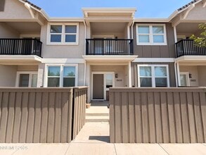 Building Photo - 18659 Village Center Dr