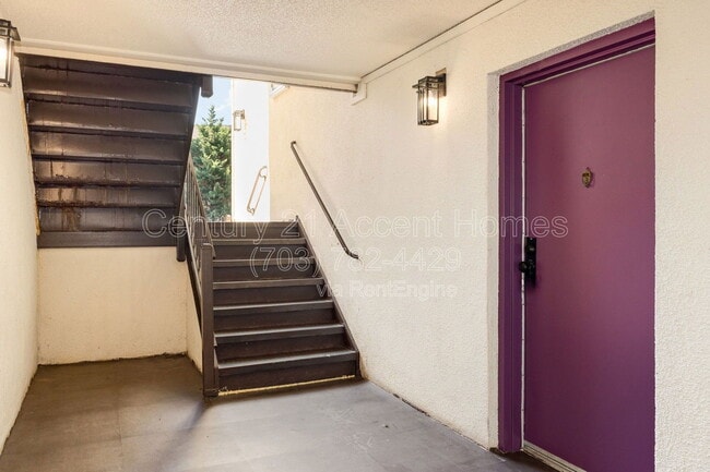 Building Photo - 609 Center St