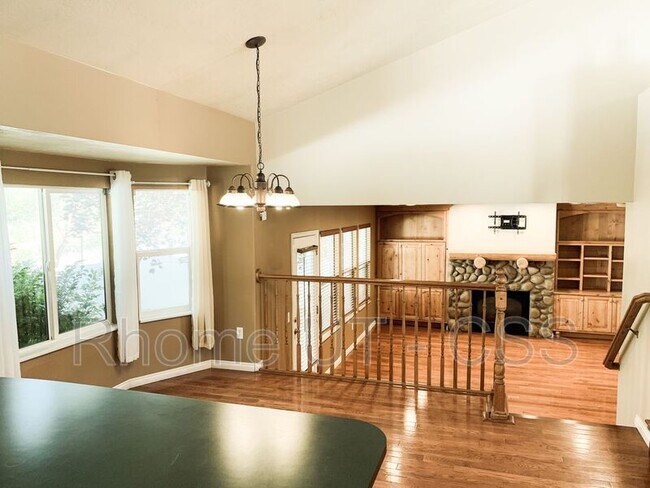 Building Photo - 11821 Sunrise View Dr