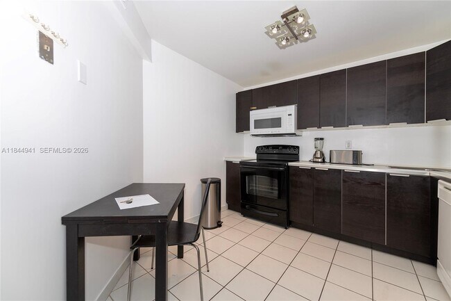 Foto del edificio - 2750 NE 183rd St