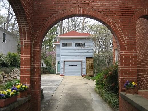 Detached Coach House - 1112 Springdale Rd NE