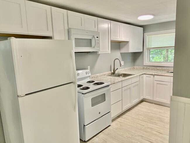 Building Photo - 171 Oak St