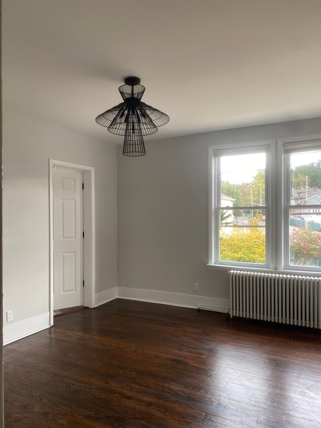 Building Photo - 481 Clove Rd