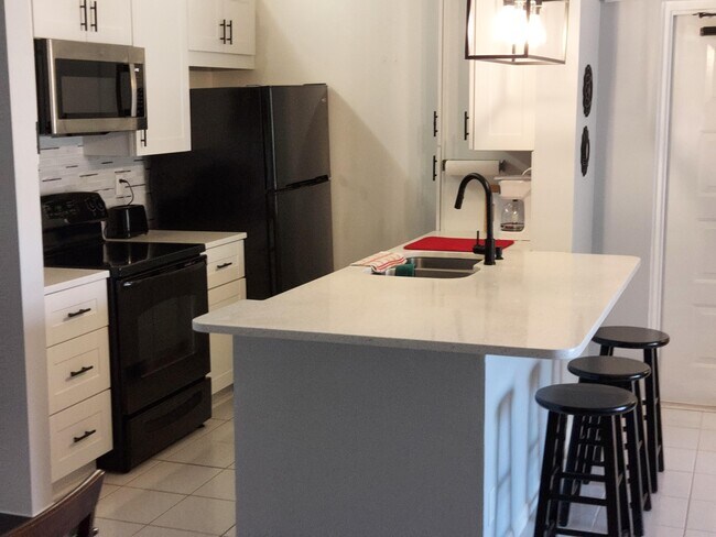 Building Photo - 2518 SE Anchorage Cove