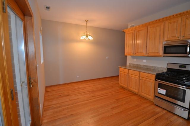 Building Photo - 4235 N Kenmore Ave
