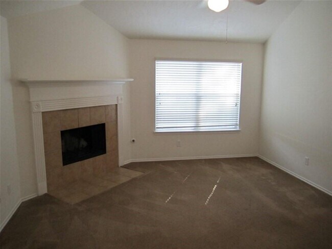 Building Photo - 18463 Sunrise Pines Dr
