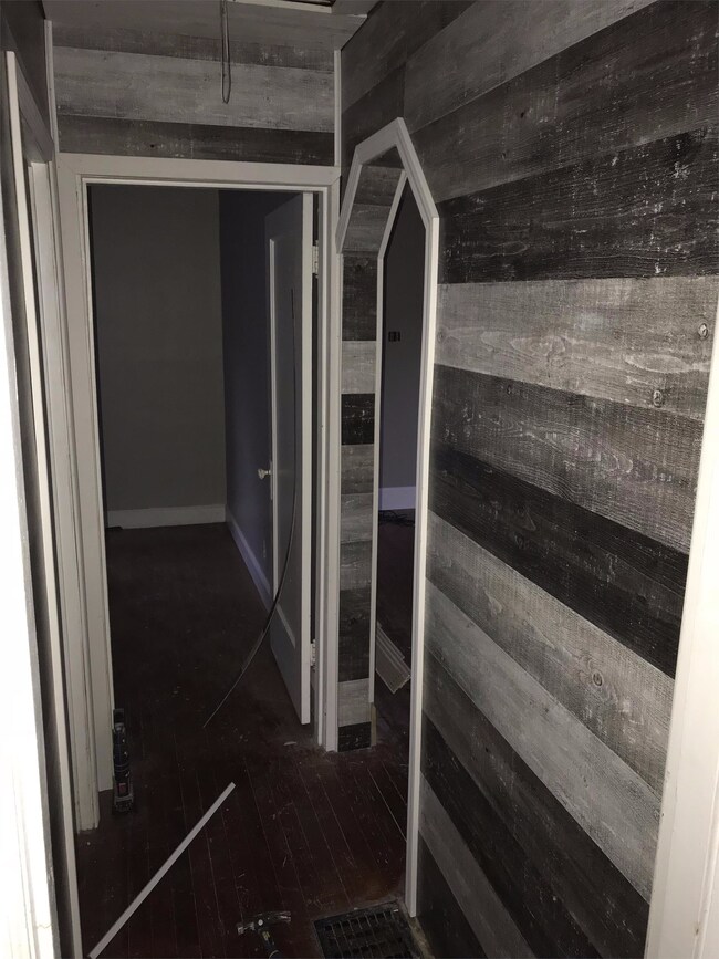 Foto del edificio - 2105 N Rosewood Ave