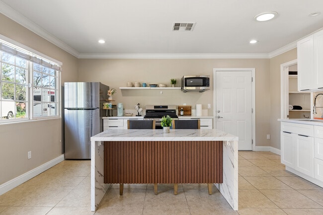 Foto del edificio - 23018 Oxnard St