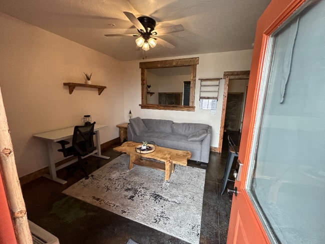 Foto del edificio - 6174 Lay About Ln