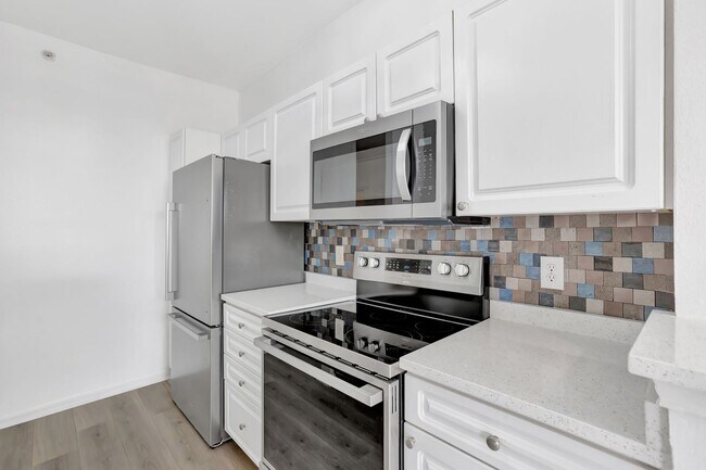 Foto del edificio - "Discover Your Dream Condo on Daniel Islan...