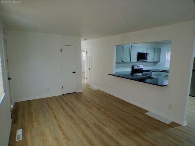 Foto del edificio - 3126 Longwood Ave