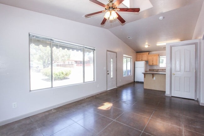 Building Photo - 202 Robinson Dr