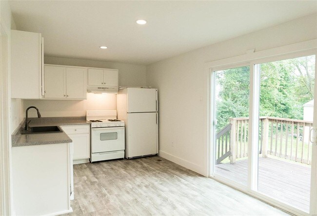 Building Photo - 2819 Brazeau Ave