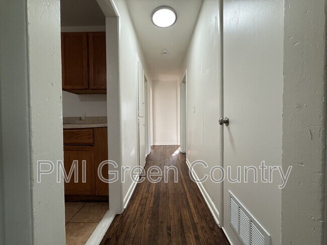 Foto del edificio - 1547 E 51st St N