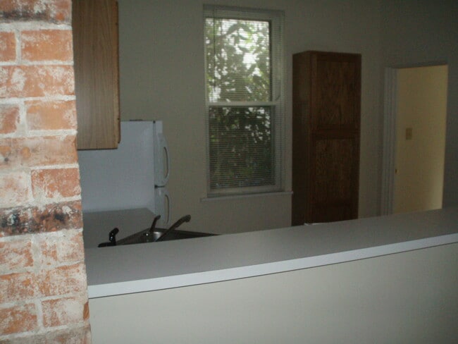 Building Photo - 640 Delta Ave