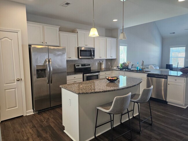 Foto del edificio - Like New Home featuring 4 Bedrooms, a Loft, and a fully fenced Yard!