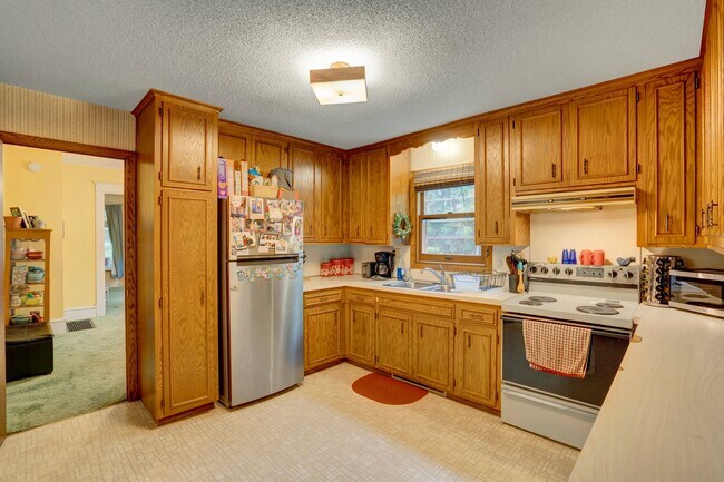 Kitchen - 2117 Knapp Street