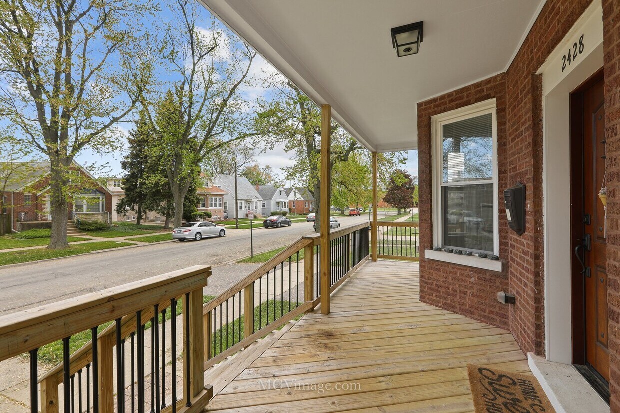 Primary Photo - 2428 N Erie St