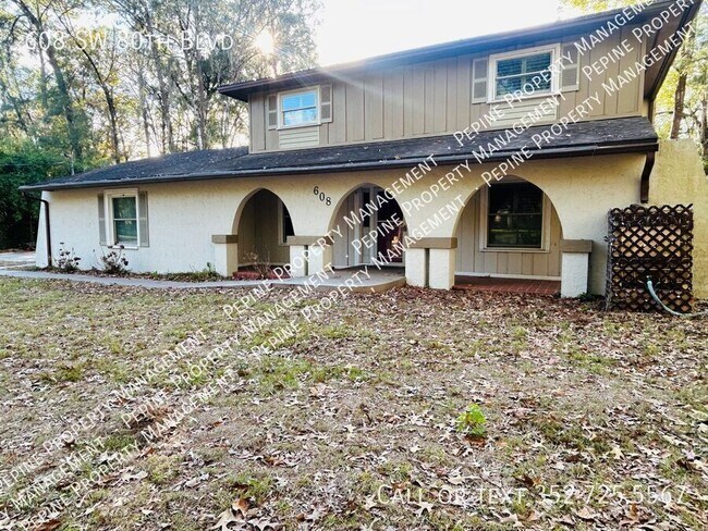 Foto del edificio - 608 SW 80th Blvd