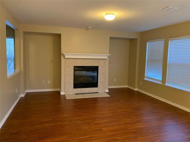 Foto del edificio - 2408 Emerald Ln