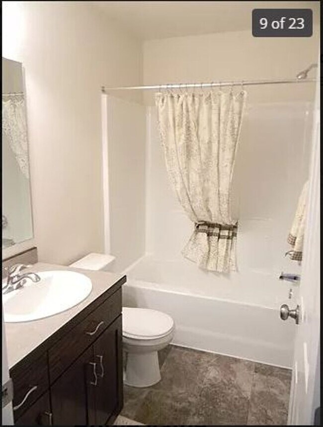 Foto del edificio - 3 Bed 3 Bath Twin Home